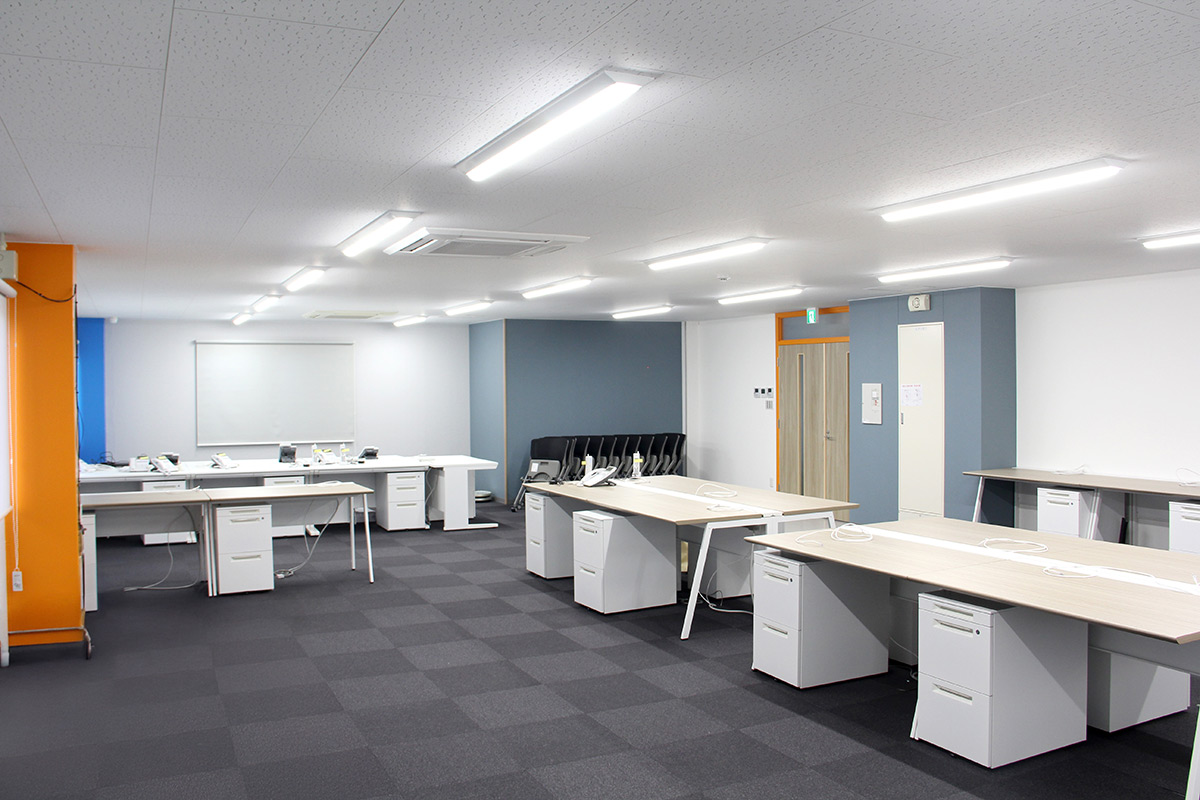 営業と制作フロア